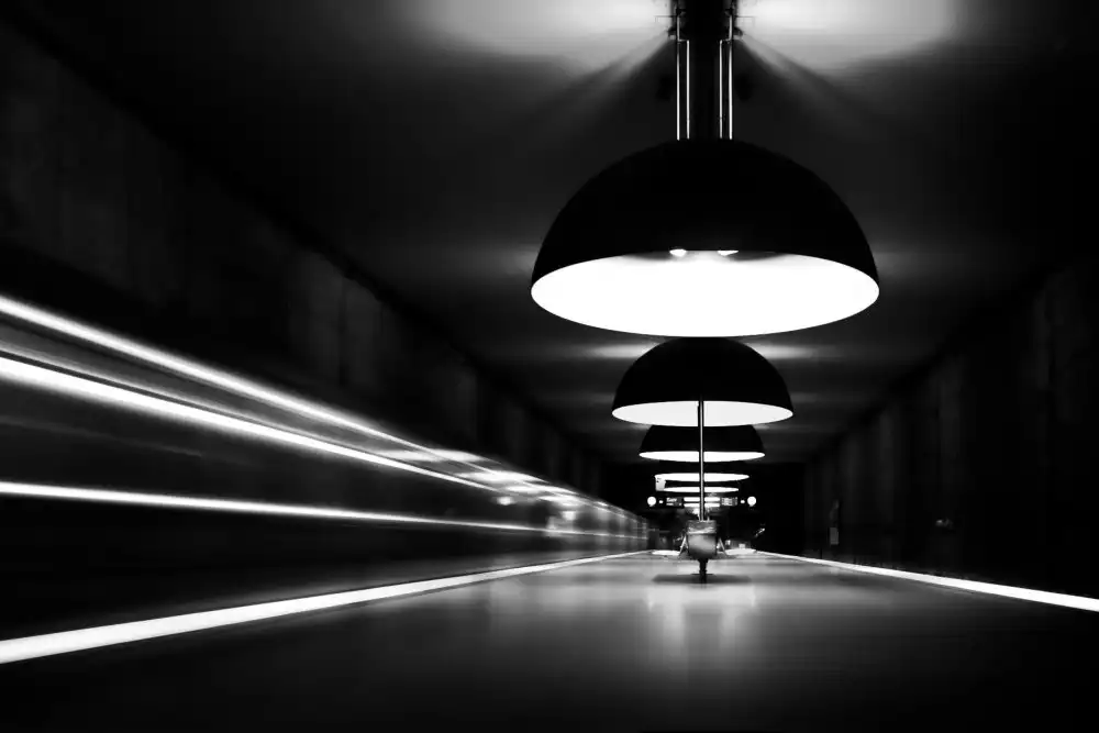 Dauer, Andy: movimento in bianco e nero