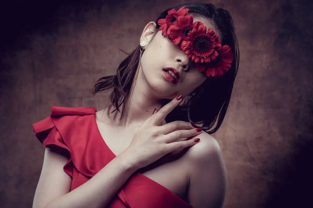 Sumimoto, Suguru: Rotes Kleid