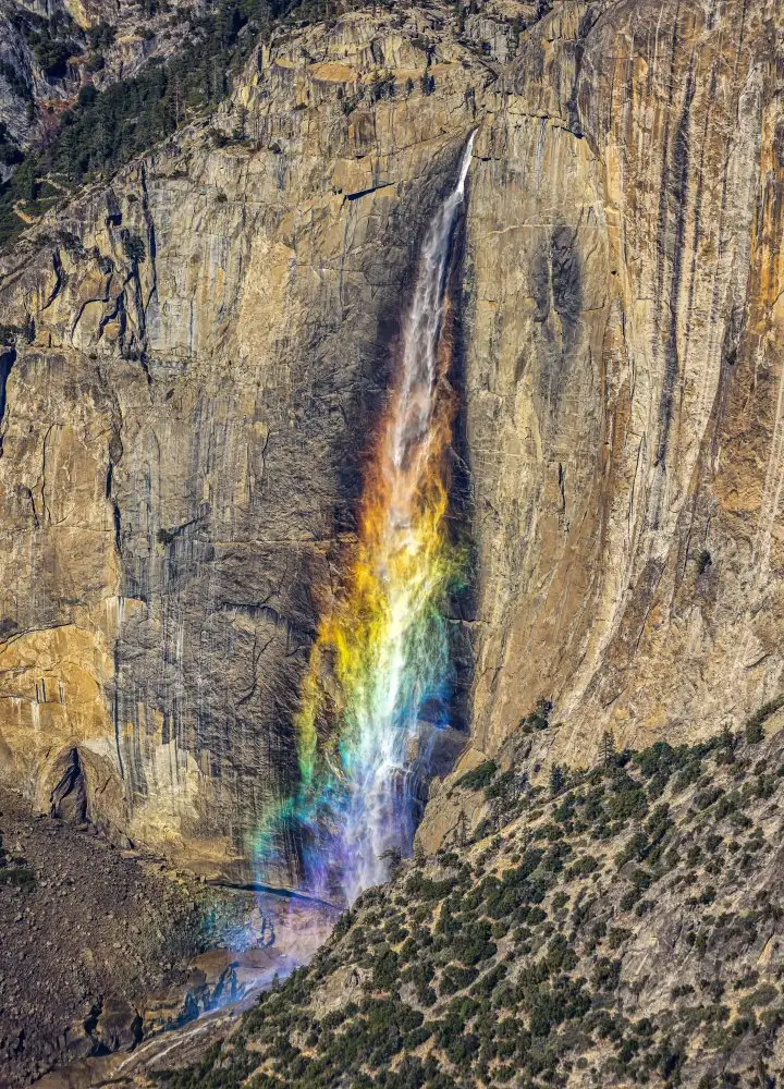 Lin, Ning: Coloridas cataratas del Alto Yosemite