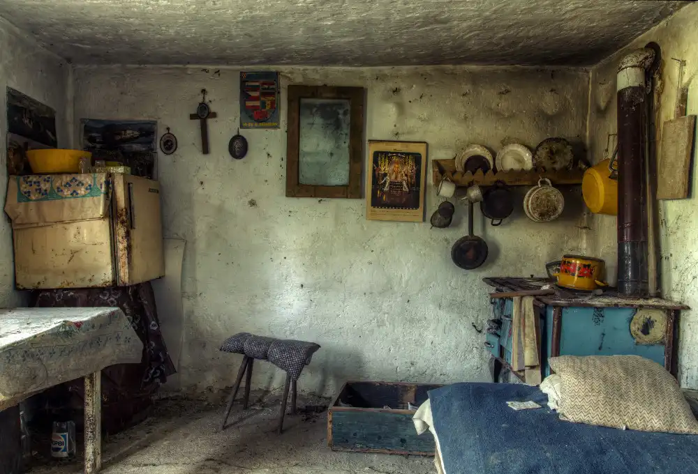 Szabolcs, Hober: Ancienne cave