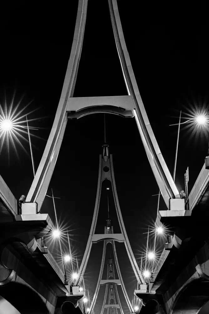Dimdik, Hasan: Sotto il ponte