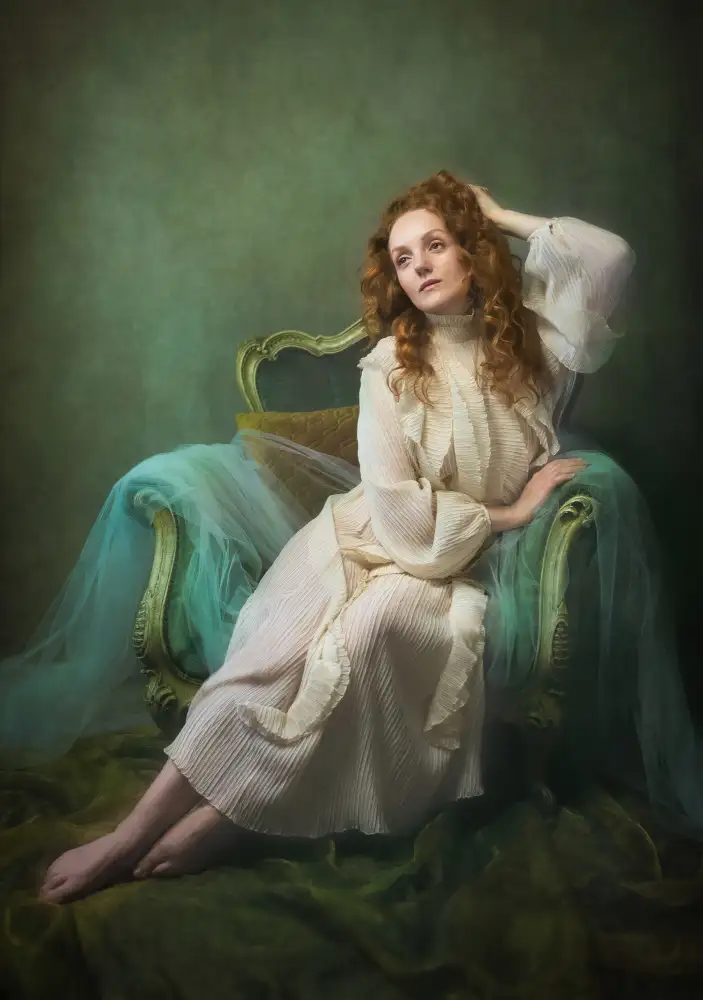 Catherine, W.: Dame in Chairii