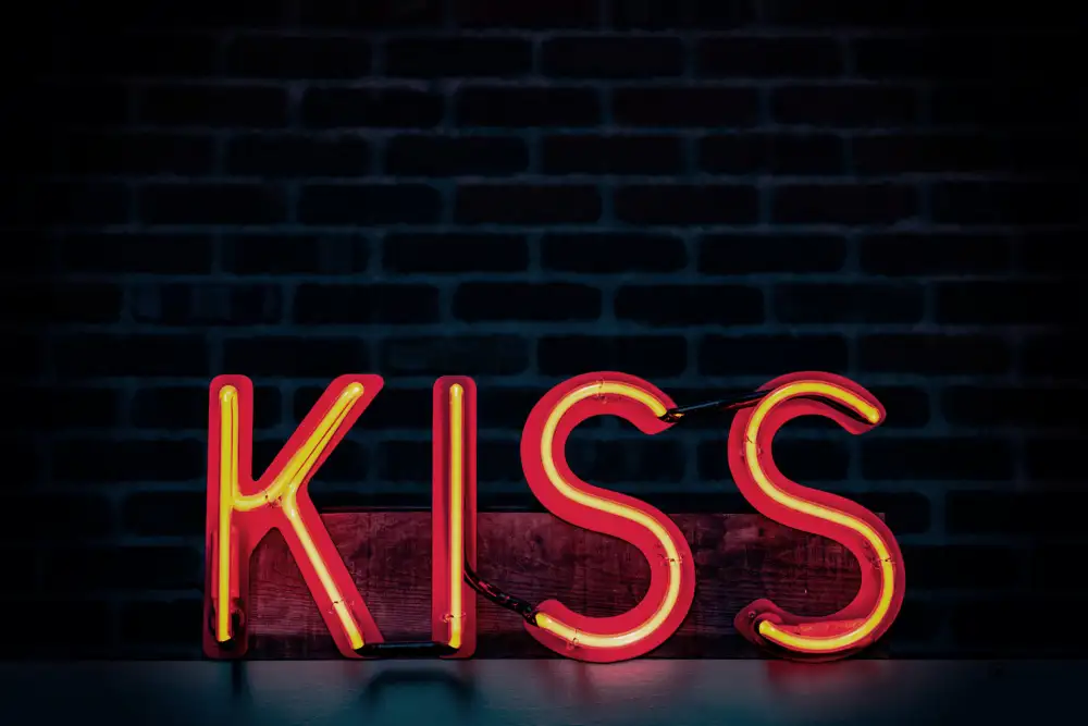 Mossholder, Tim: Bacio al neon