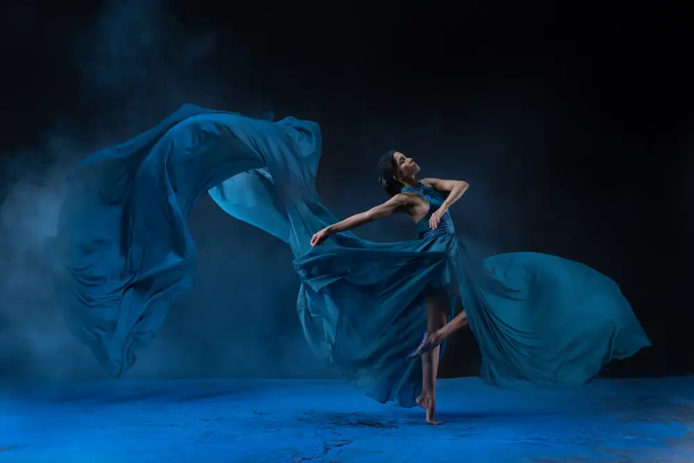 Suhardjo, Lisdiyanto: Ballerina auf bläulicher Garderobe