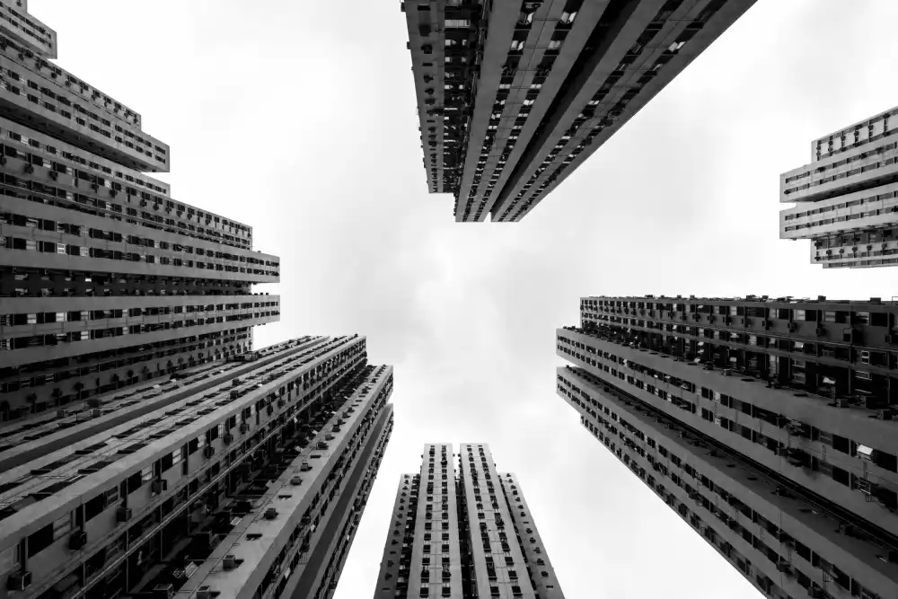 Makoto, Sasaki: elementi urbani