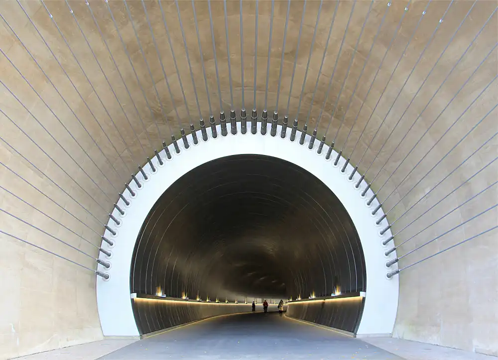 RIZA, ALIZA: Miho museum tunnel