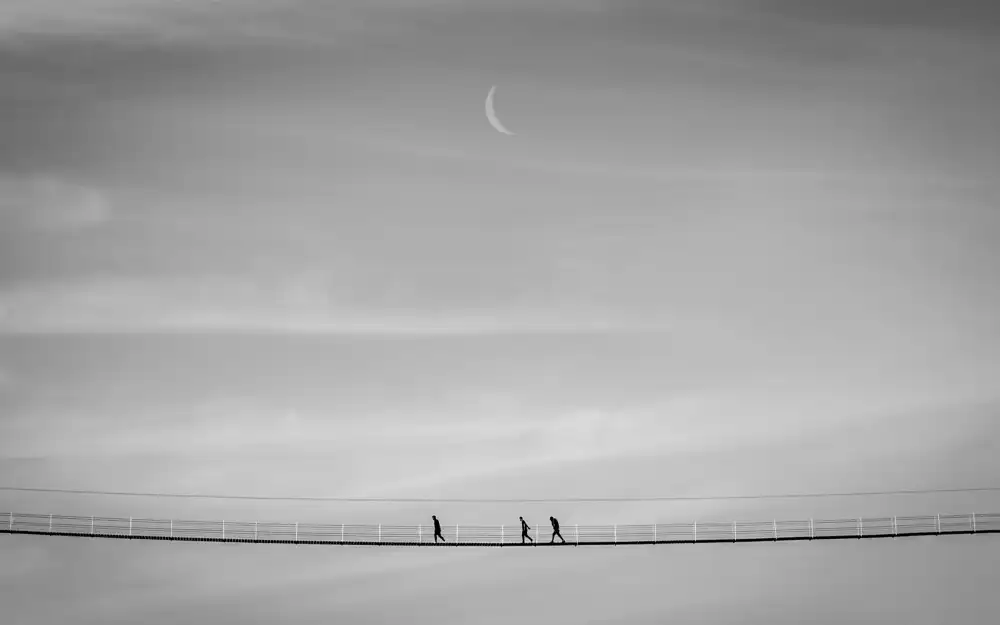 Qadermazi, Arastoo: Luna e ponte