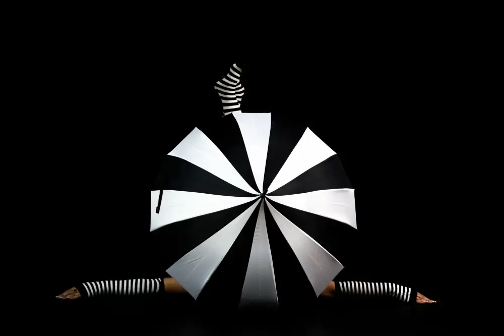 Resch, Iris: Spectacle en noir et blanc