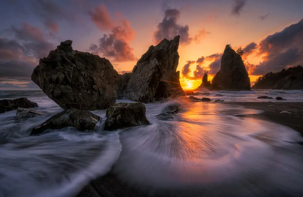 Jacobs, Lydia: Last light at Rialto beach