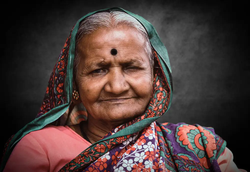 Dhuper, Sumit: Vieille dame
