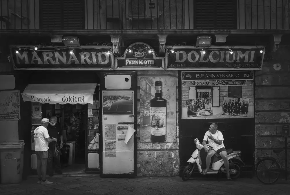 Benjumeda, Pastor Eugenio: Compras