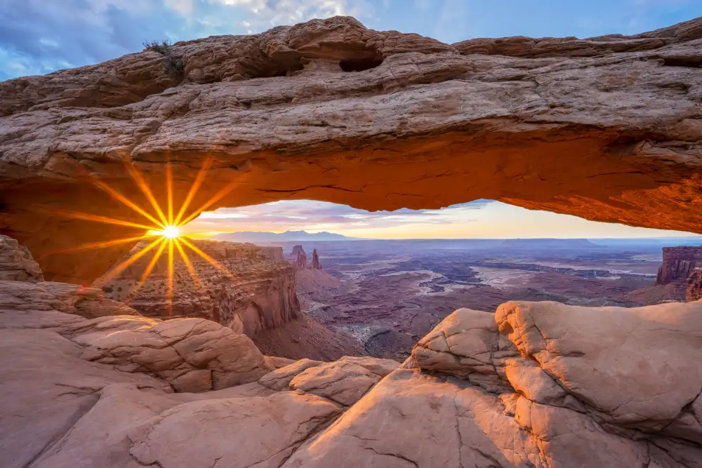 Uthaiah, Dheeraj: Východ slunce v Mesa Arch - národní park Canyonland