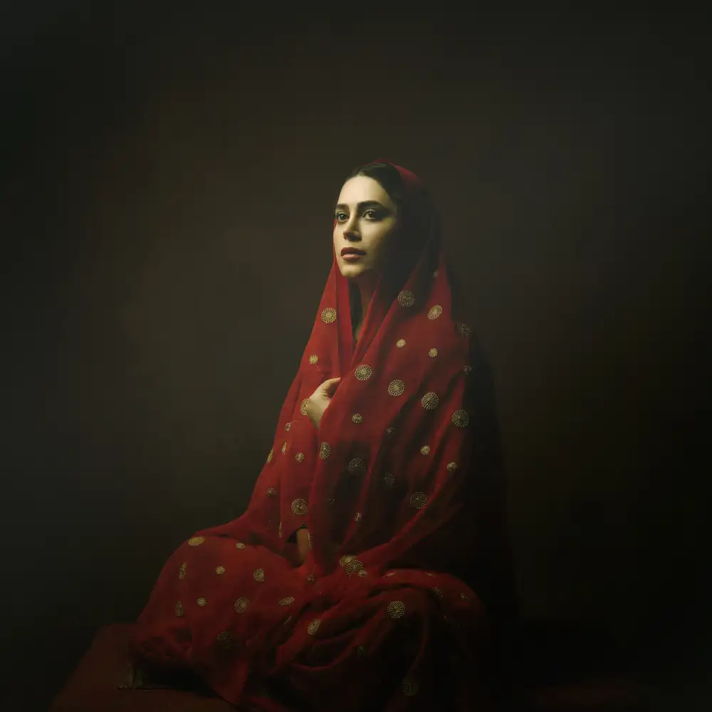 Hasheminasab, Moein: Ragazza persiana