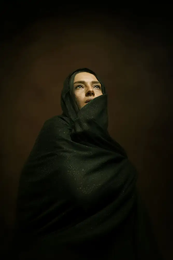 Hasheminasab, Moein: Ragazza persiana