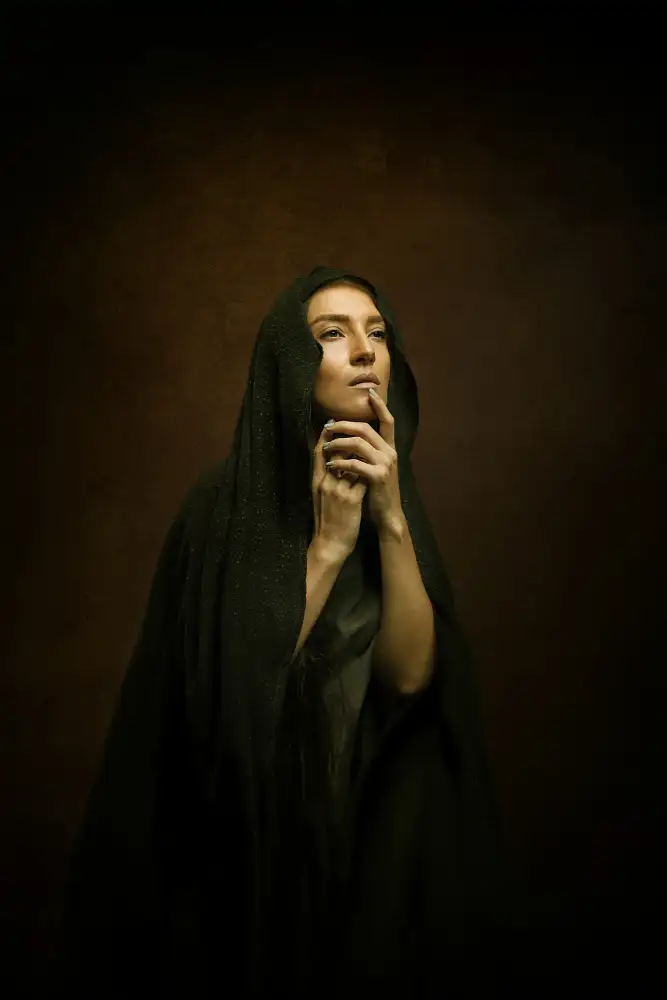 Hasheminasab, Moein: Ragazza persiana