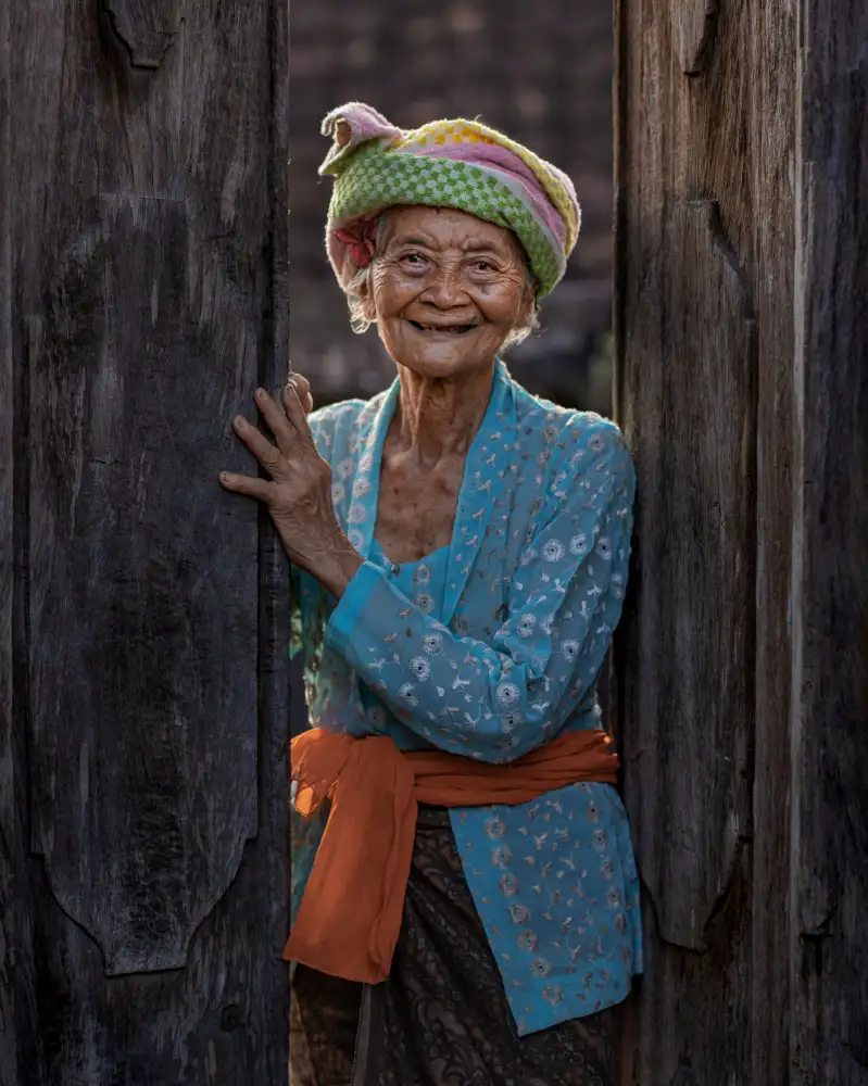 Mikael, Fira: Dadong Wayan
