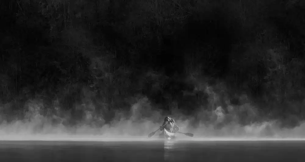 Liu, Yanny: Mlžné jezero