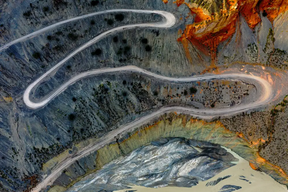 konglingming: Cliff Road