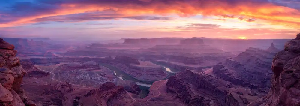 Zhang, Johnny: Canyon in fiamme
