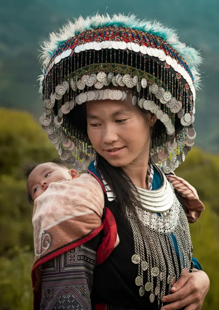 Mikael, Fira: Donna Hmong