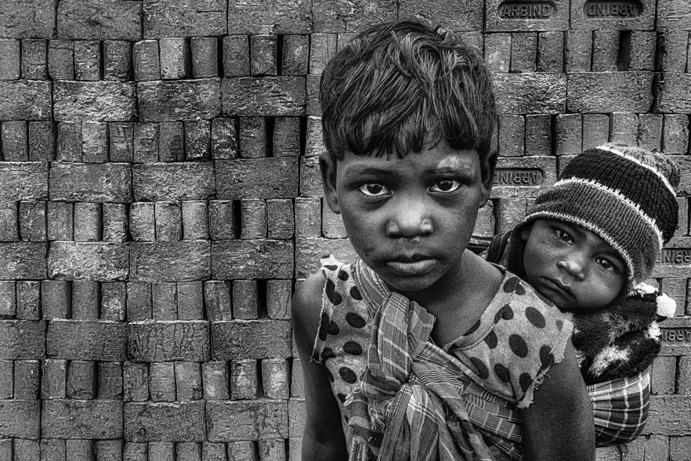 DAS, CHANDRA JAYATU: RESPONSABILITÀ