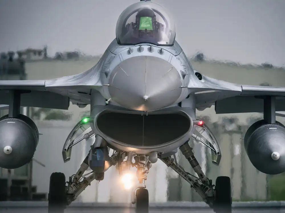 Wrobel, Piotr: F-16 Fighting Falcon