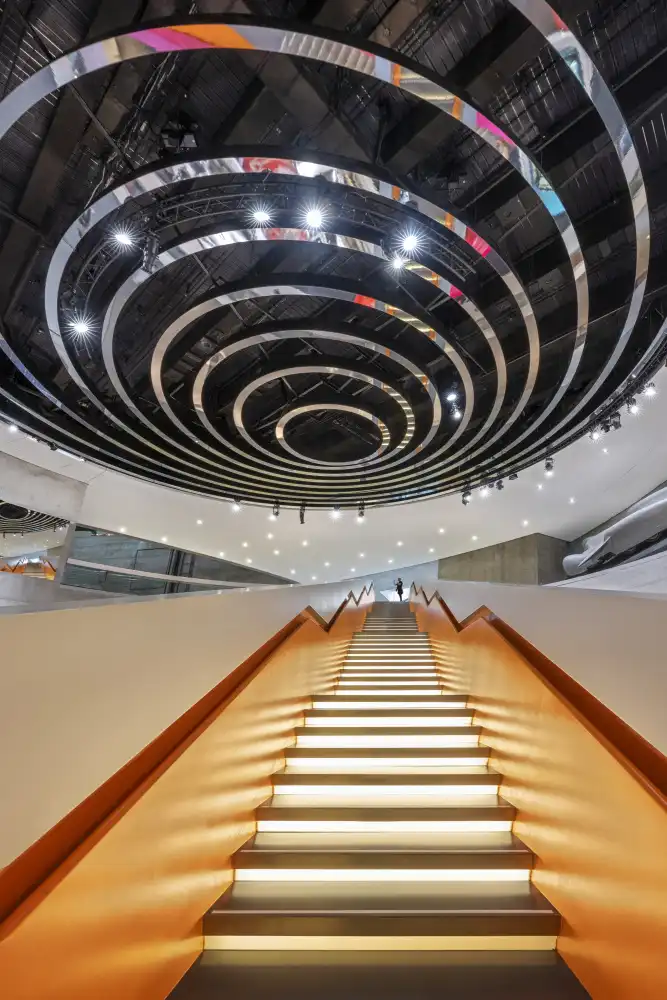 fotomarion: Orangefarbene Treppe
