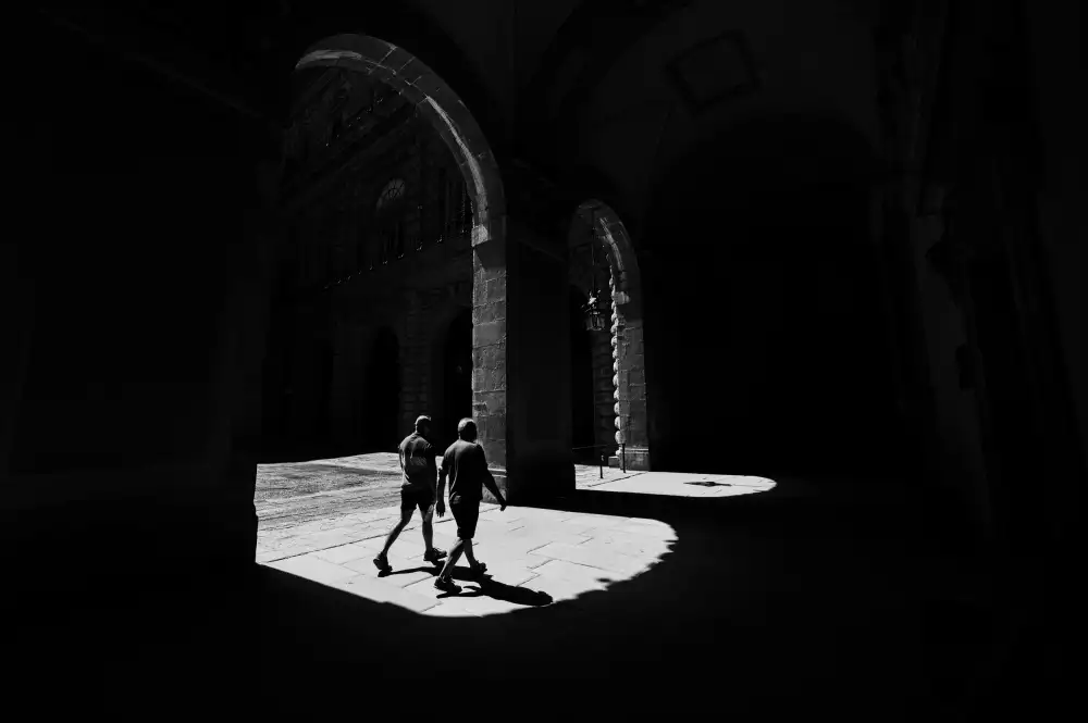 Uhrin, Milan: Mezi oblouky
