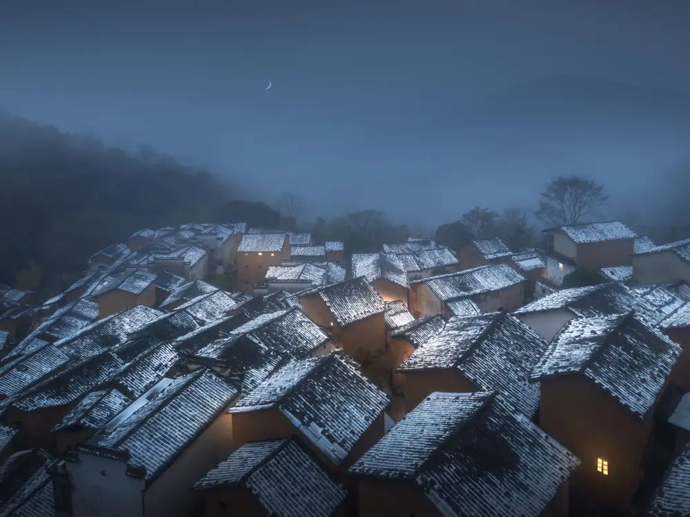Ye, NingYun: Schnee in der Nacht und alte Dörfer