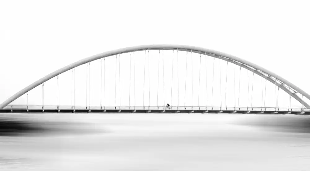 Zhao, Emma: Pedalando sul ponte