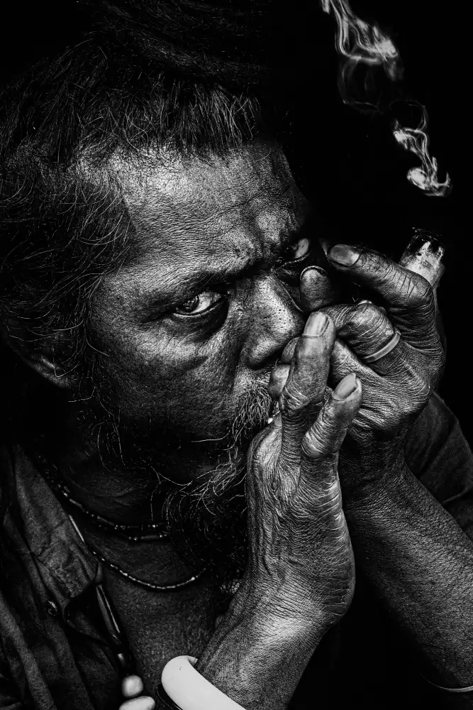 DAS, CHANDRA JAYATU: FUMATORI