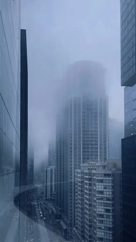 Lin, Fan: Città nella nebbia