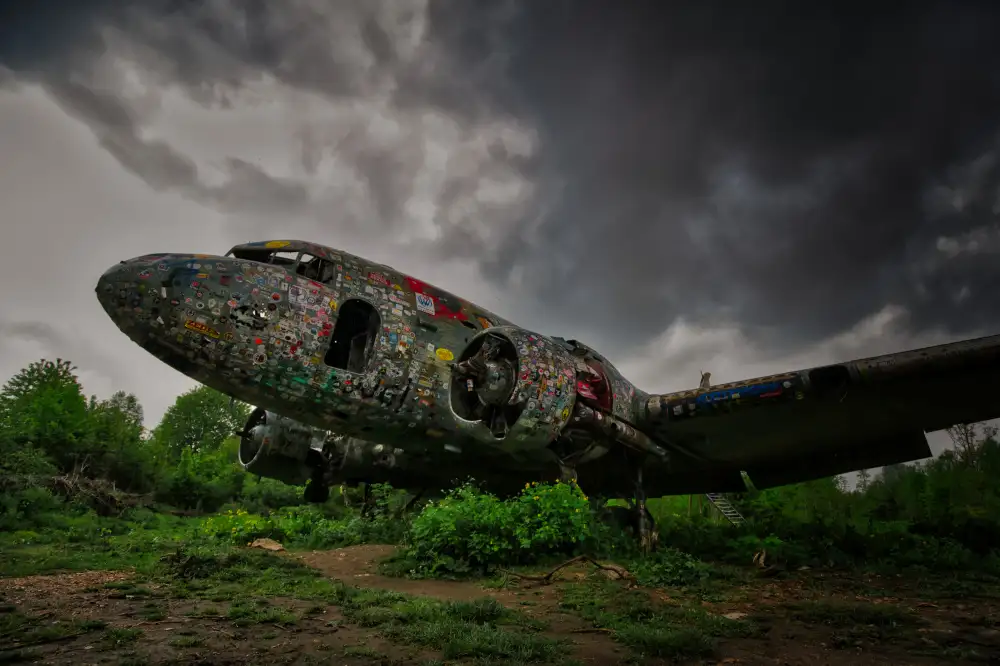Hribar, Boštjan: verlassenes Flugzeug