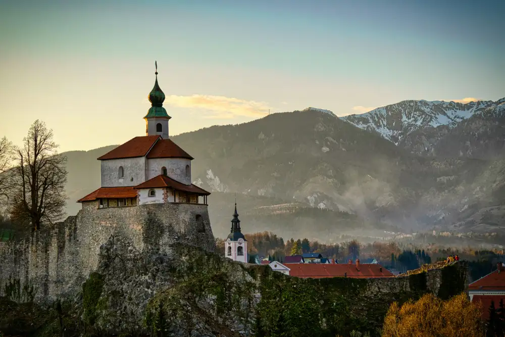 Hribar, Boštjan: Kamnik – kleine Burg