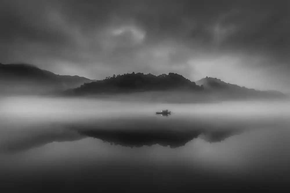 Liu, Ren Raymond: Serene Scenery at Dawn Mist