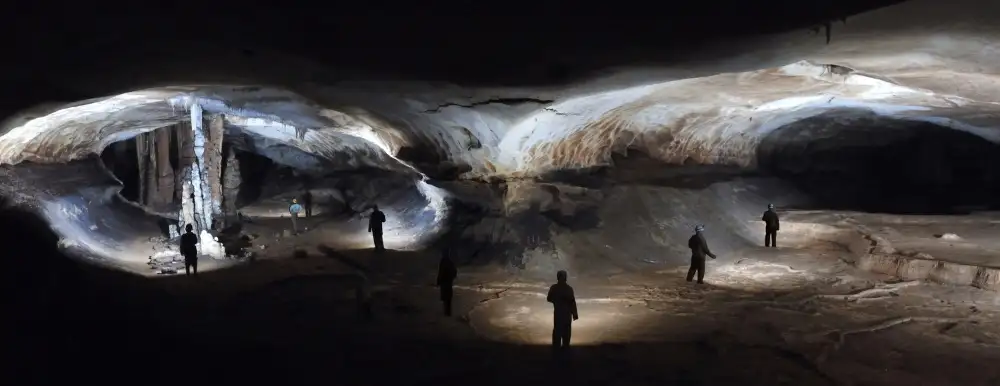 (Kikroune), Roustan Christian: Fantasmi speleologi