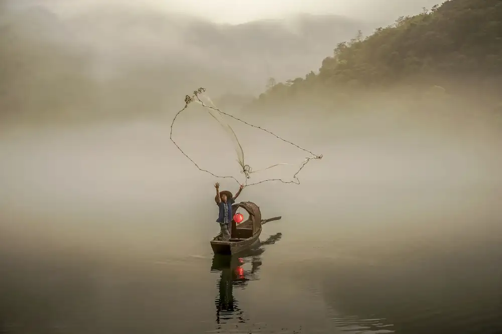 Liu, Ren Raymond: A Fisherman in the Morning Mist