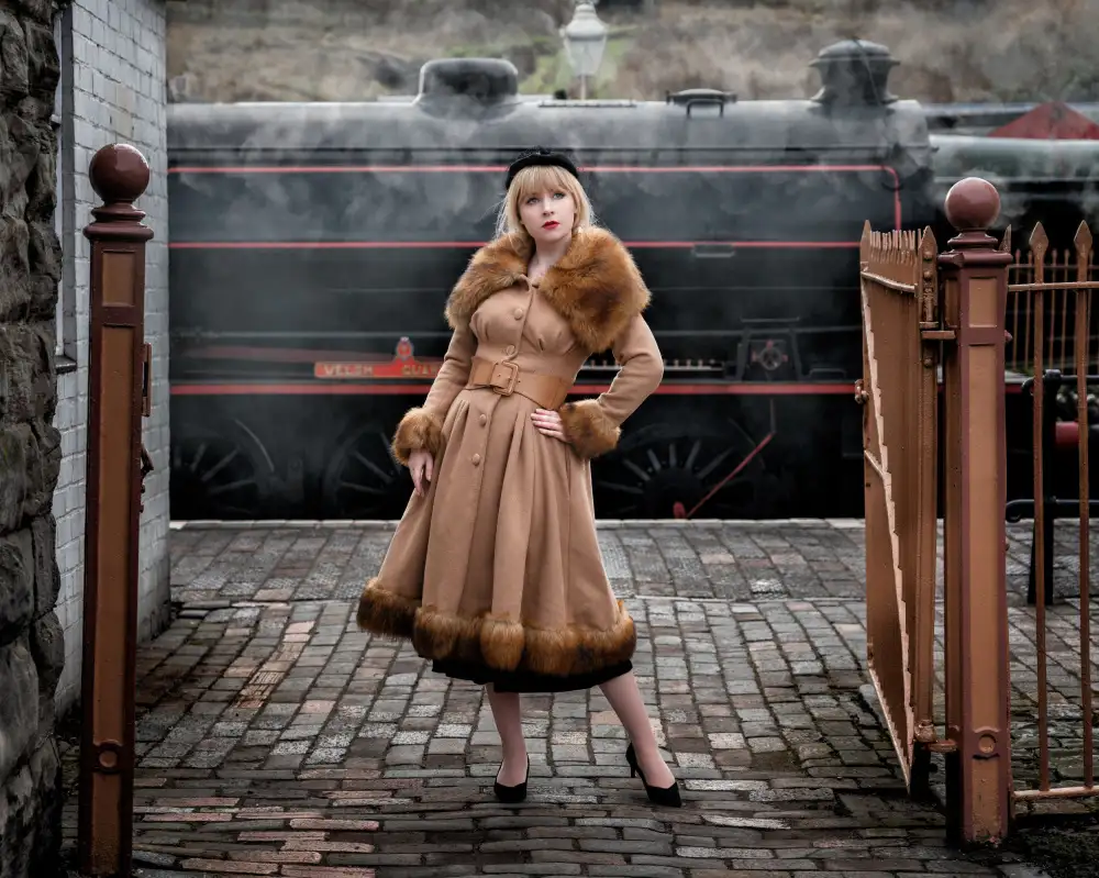 Dixon, Colin: Dame am Bahnhof 1