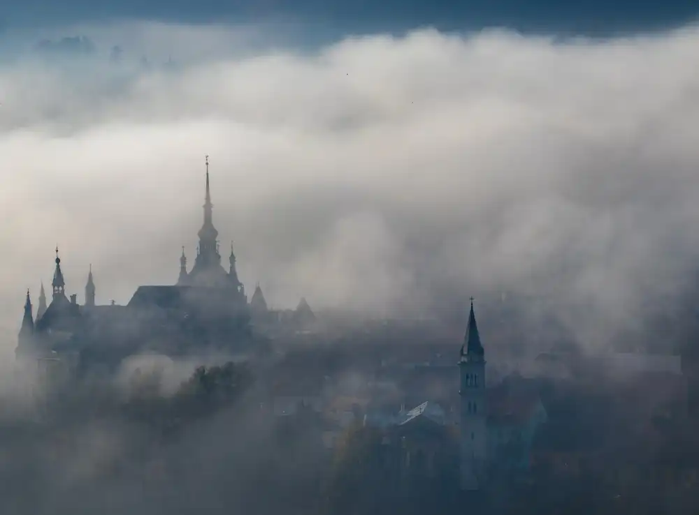 Oprea, Vio: Hustá mlha nad starým městem