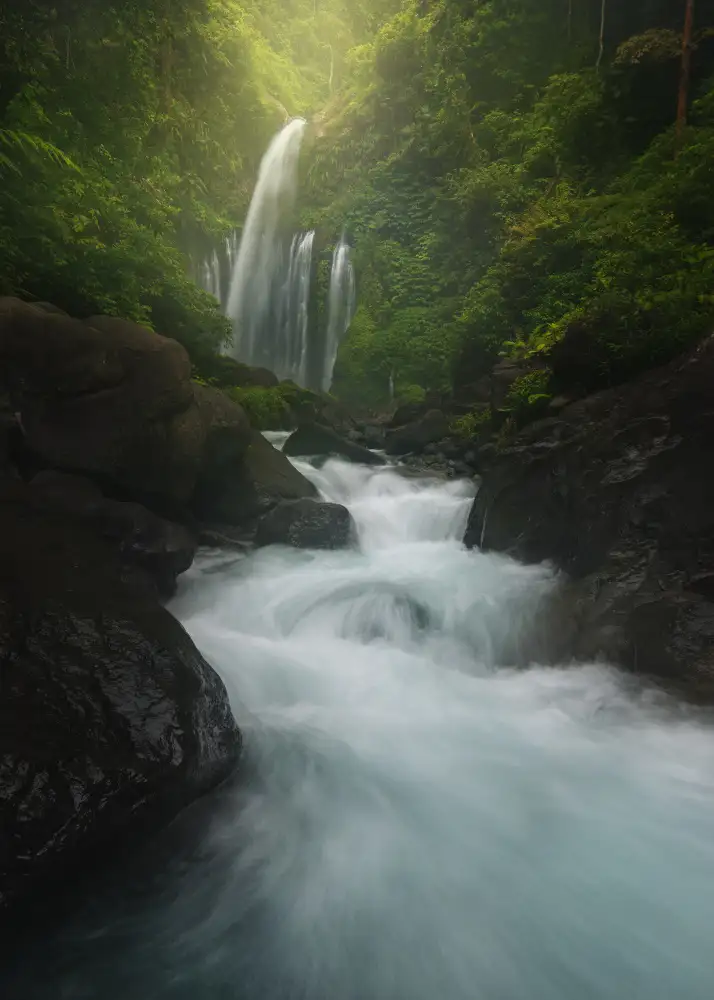 Dan, Mainak: Schönheit von Senaru – Tiu Kelep Wasserfall