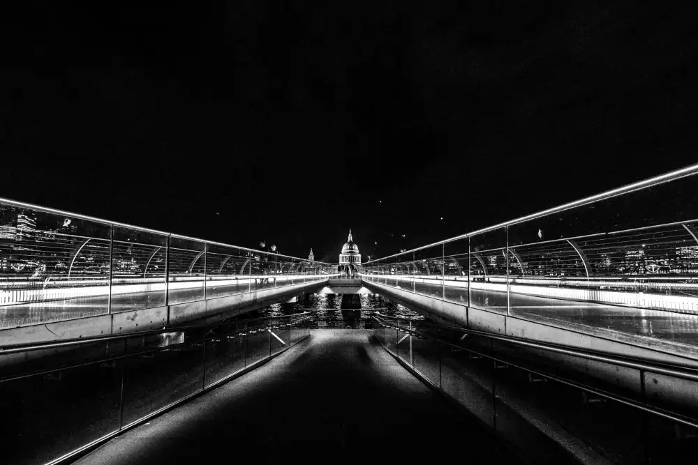 Ôtomo, Michiko: Intorno al ponte