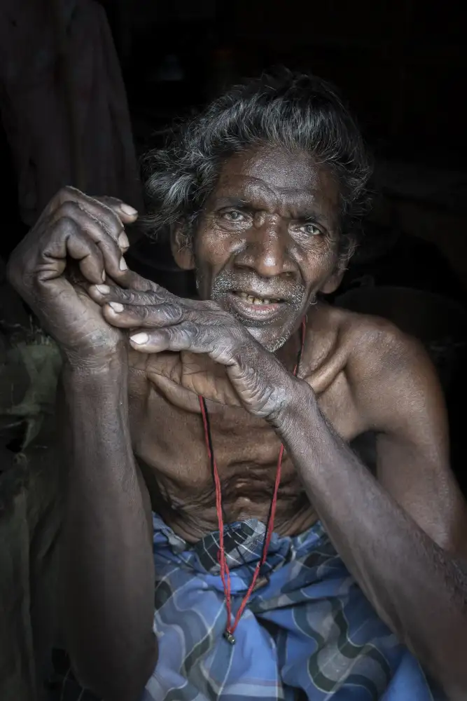 Molina, Elena: anziano in un villaggio alla periferia di Calcutta,in India