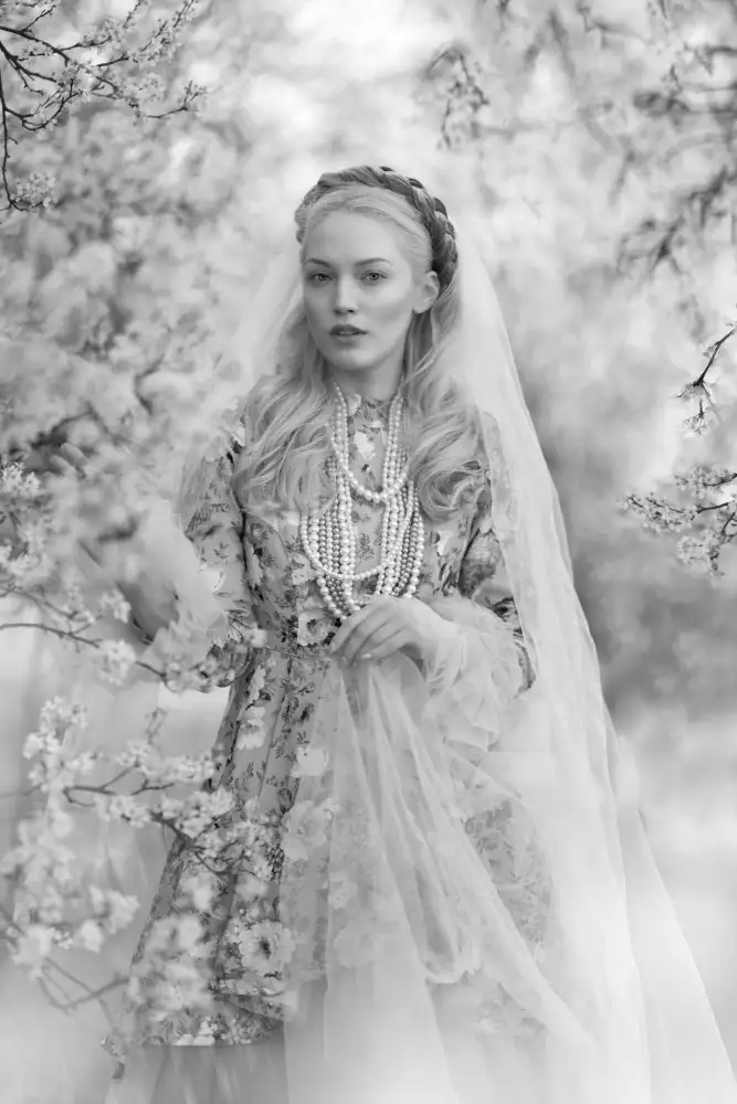 Markova, Tanya: Lei