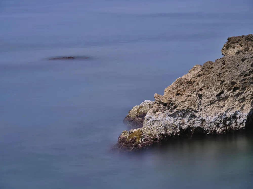 akyurt, engin: vista sul mare e rocce