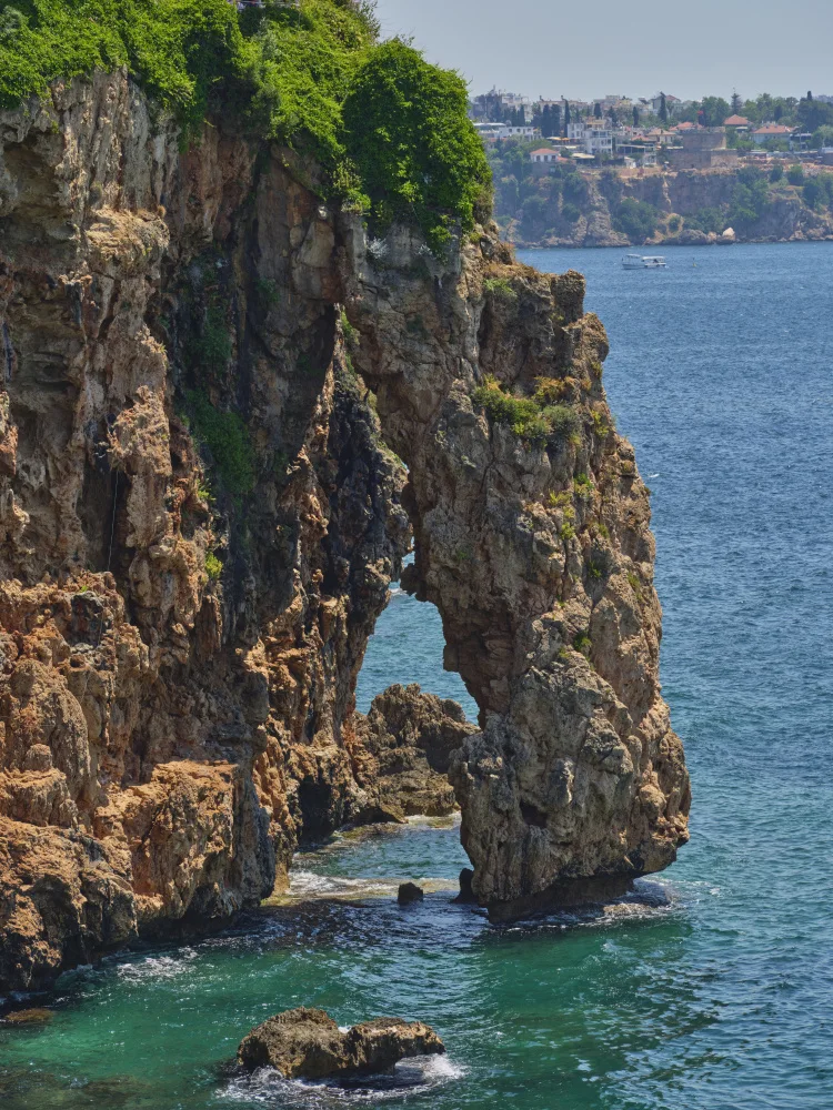akyurt, engin: vista sul mare e rocce