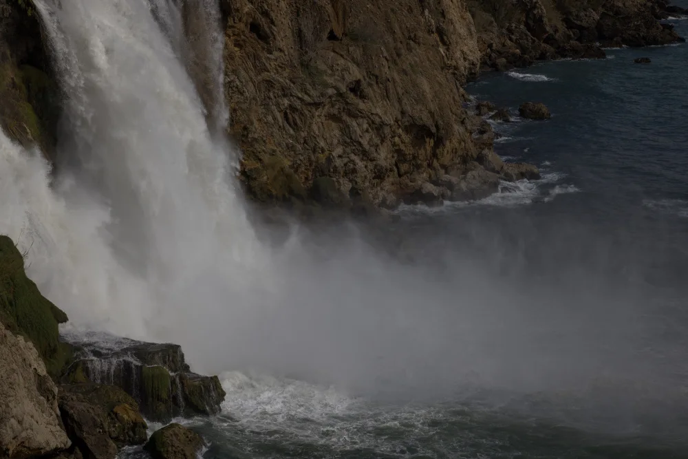 akyurt, engin: bellissima cascata nella natura