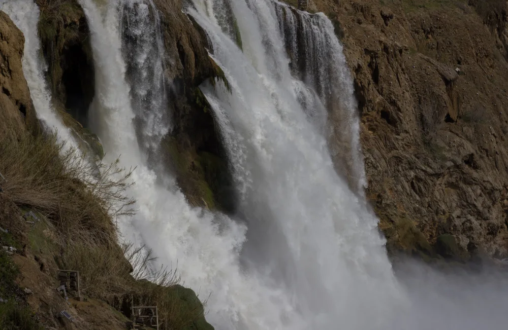akyurt, engin: schöner Wasserfall in der Natur