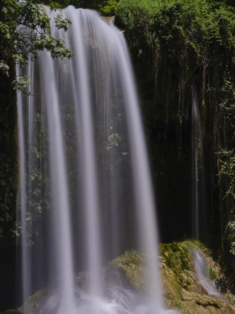 akyurt, engin: bellissima cascata in montagna