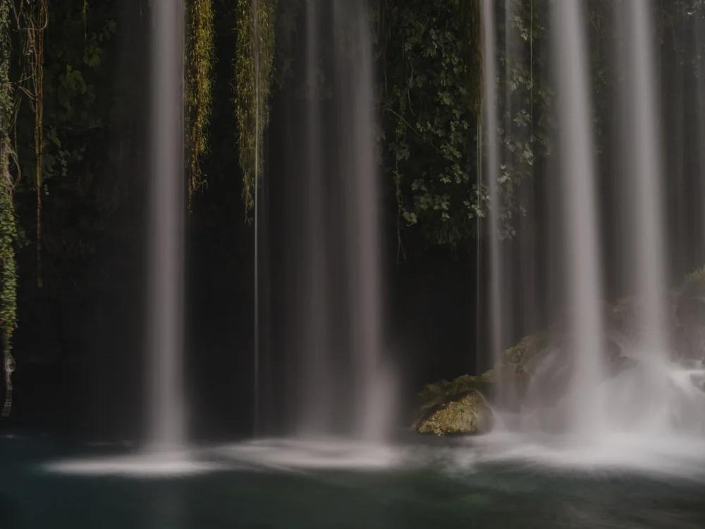 akyurt, engin: bellissima cascata in montagna