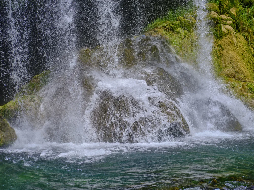 akyurt, engin: bellissima cascata nella foresta